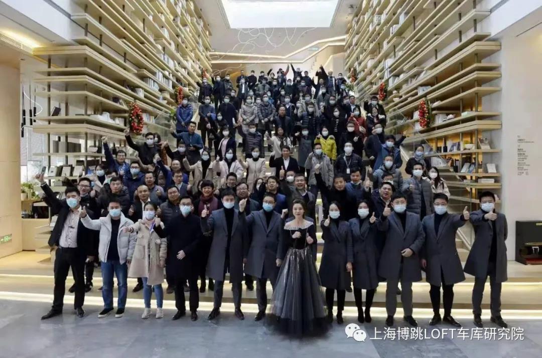 玉林全国一百多人在华侨城汉口道6号参观研讨LOFT专利车库技术！